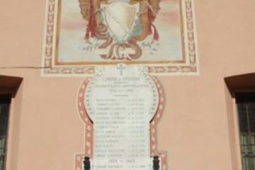 Druogno - Targa in memoria dei Caduti di Guerra <br>posta sulla facciata Sud della Chiesa Parrocchiale di San Silvestro